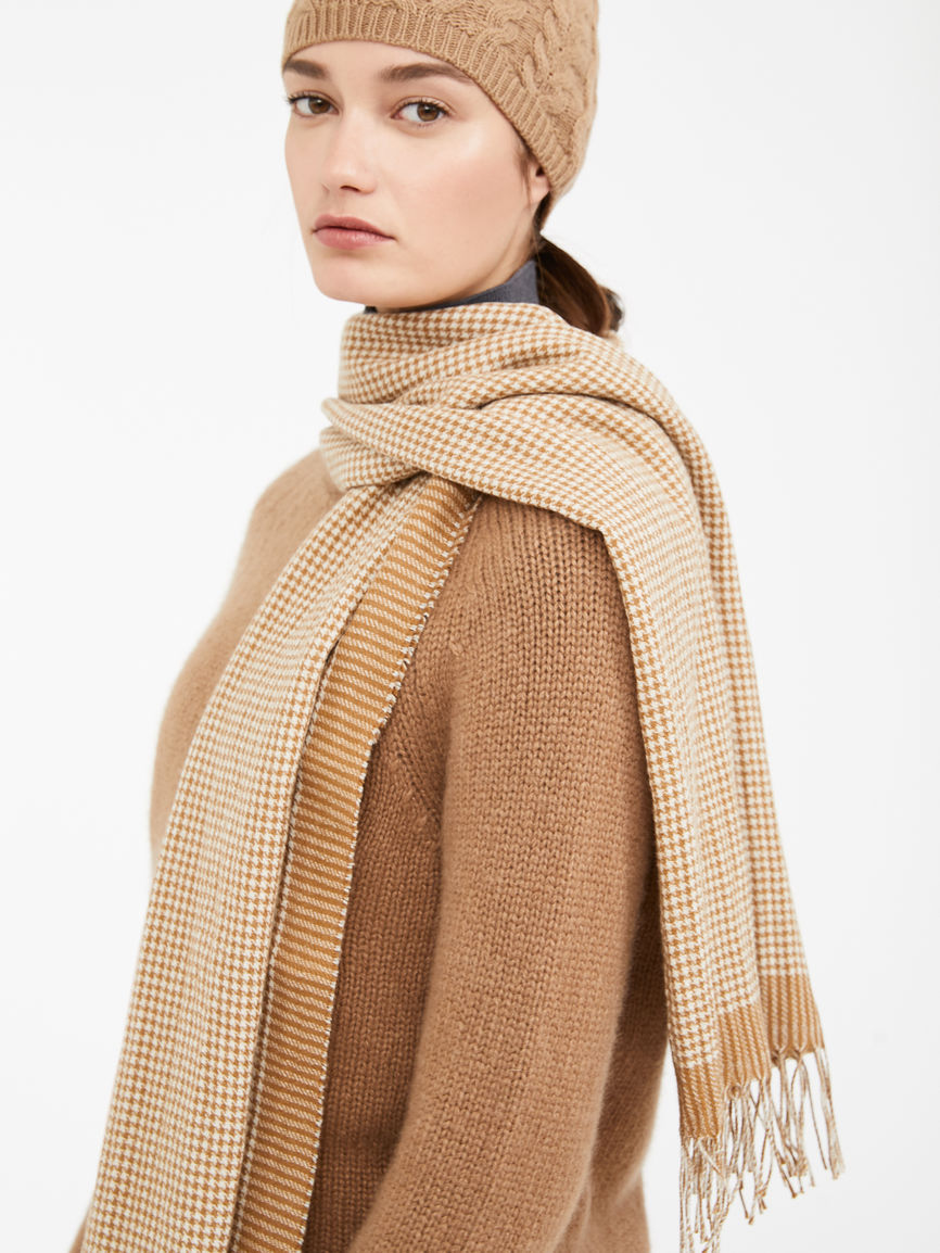 Wool stole Weekend Maxmara Wool stole Weekend Maxmara