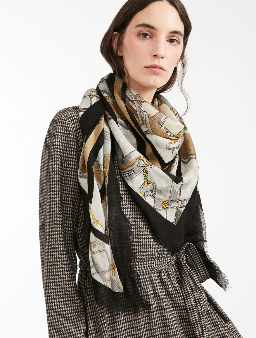 Wool yarn shawl Weekend Maxmara Wool yarn shawl Weekend Maxmara