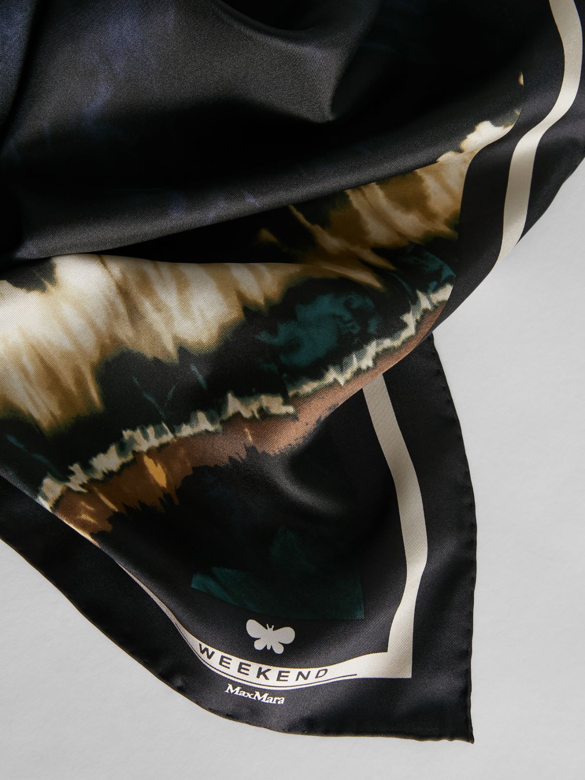 Carrè in printed silk Weekend Maxmara Carrè in printed silk Weekend Maxmara