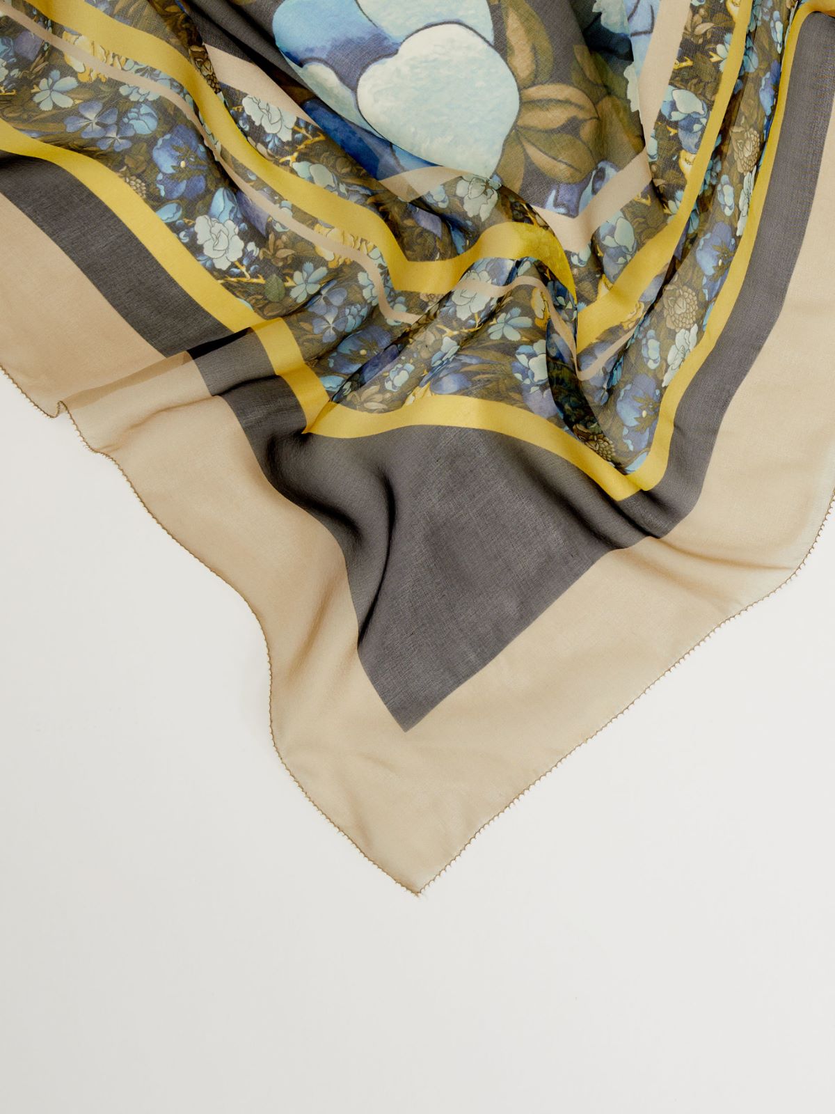 Silk chiffon shawl Weekend Maxmara Silk chiffon shawl Weekend Maxmara