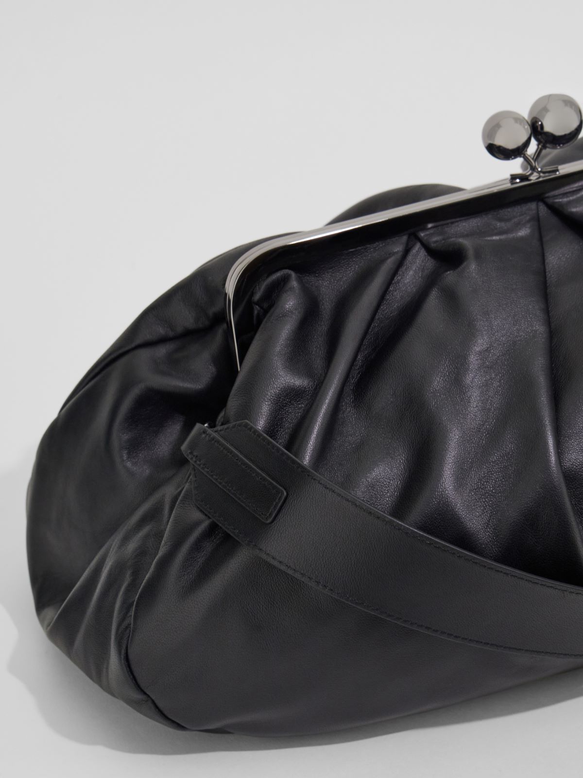Large leather Pasticcino Bag  - BLACK - Weekend Max Mara - 4