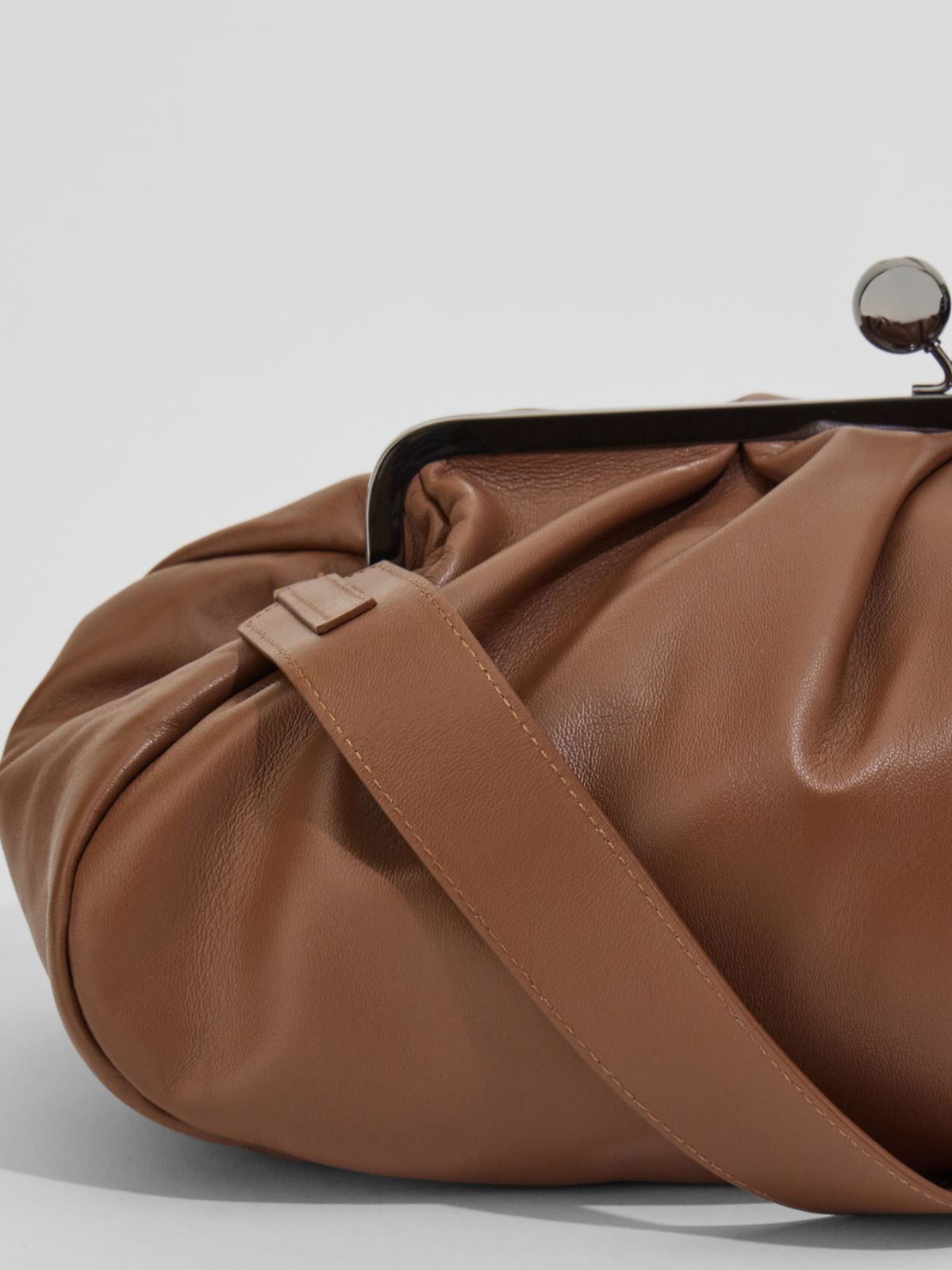 Large leather Pasticcino Bag Weekend Maxmara