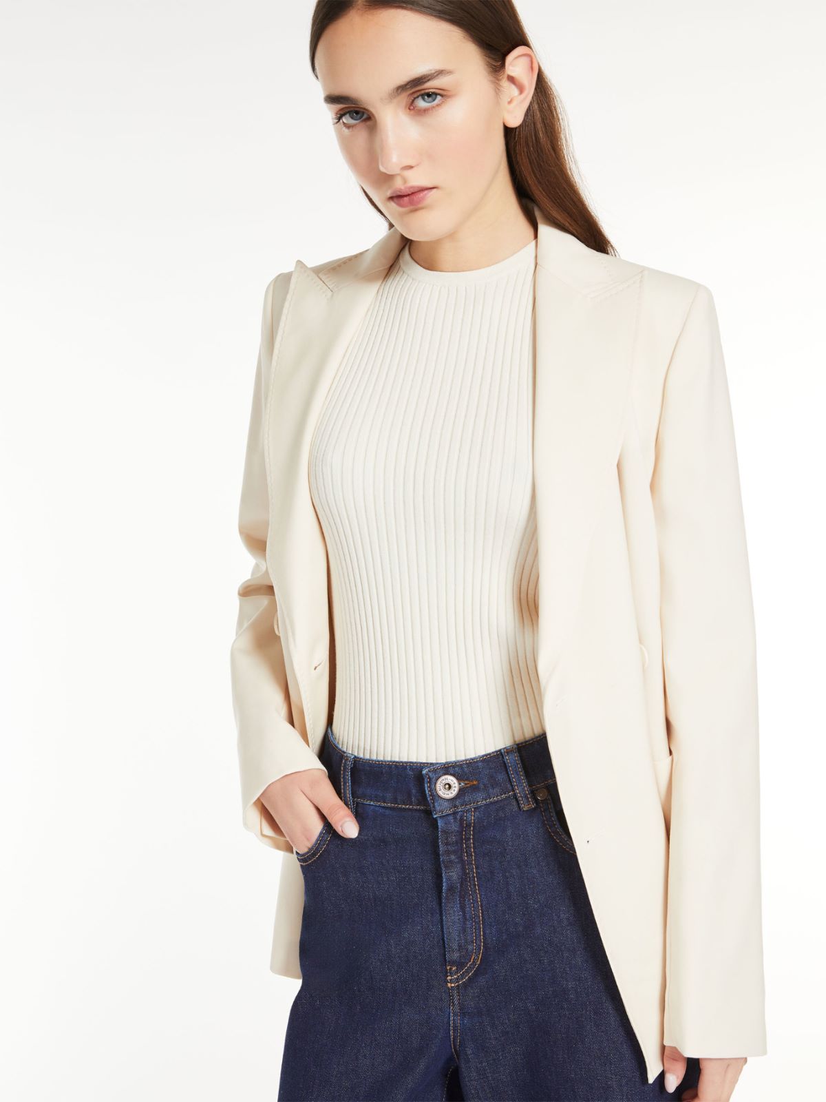 Clothing : Outerwear : 'Sariah' Ivory Extreme Tailored Blazer