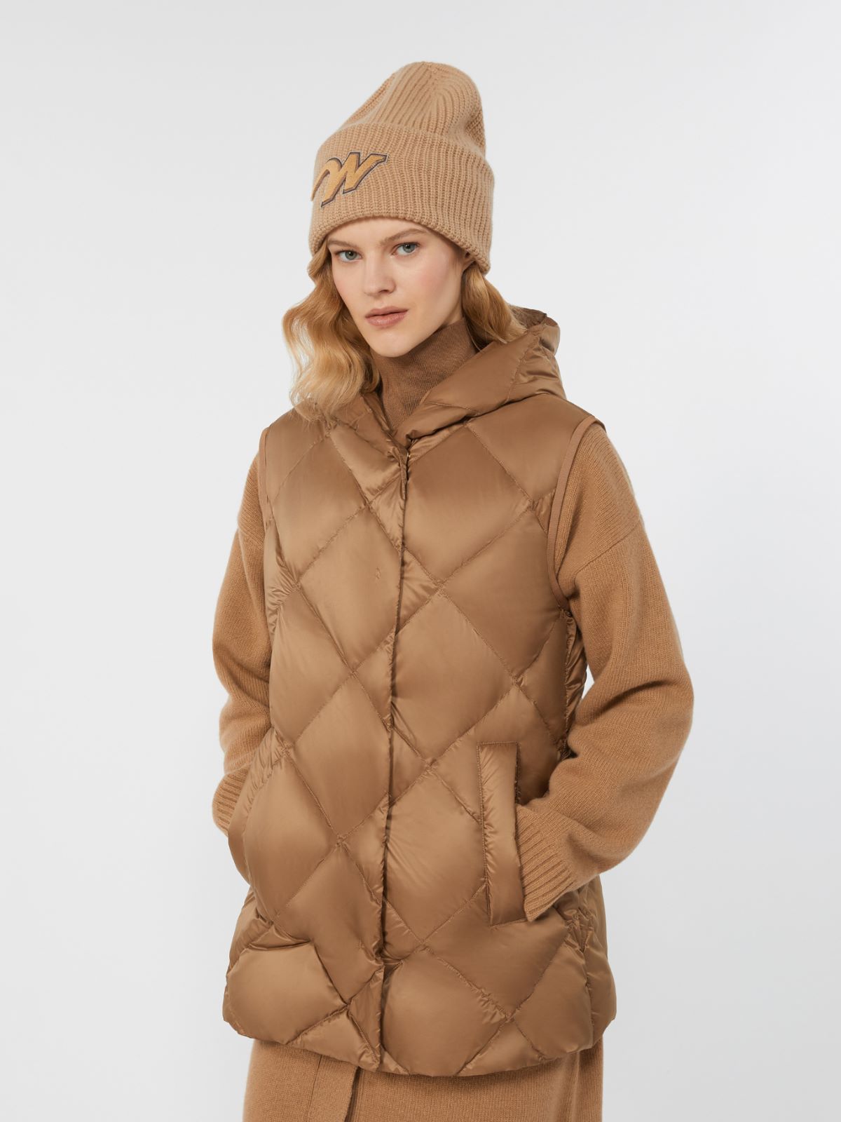 Gilet in water-repellent tech fabric - CAMEL - Weekend - 4
