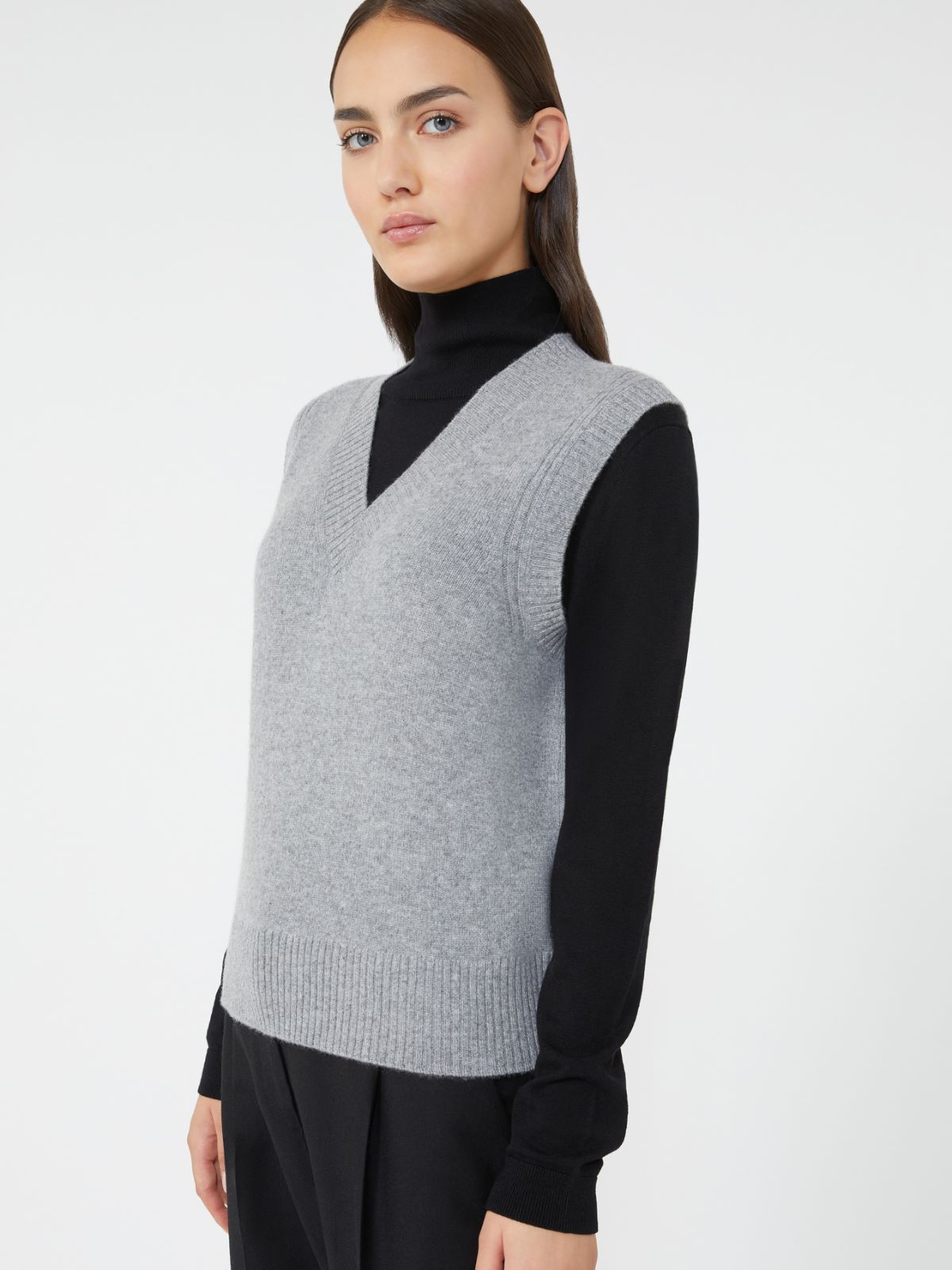 Cashmere knit gilet - MEDIUM GREY - Weekend - 4