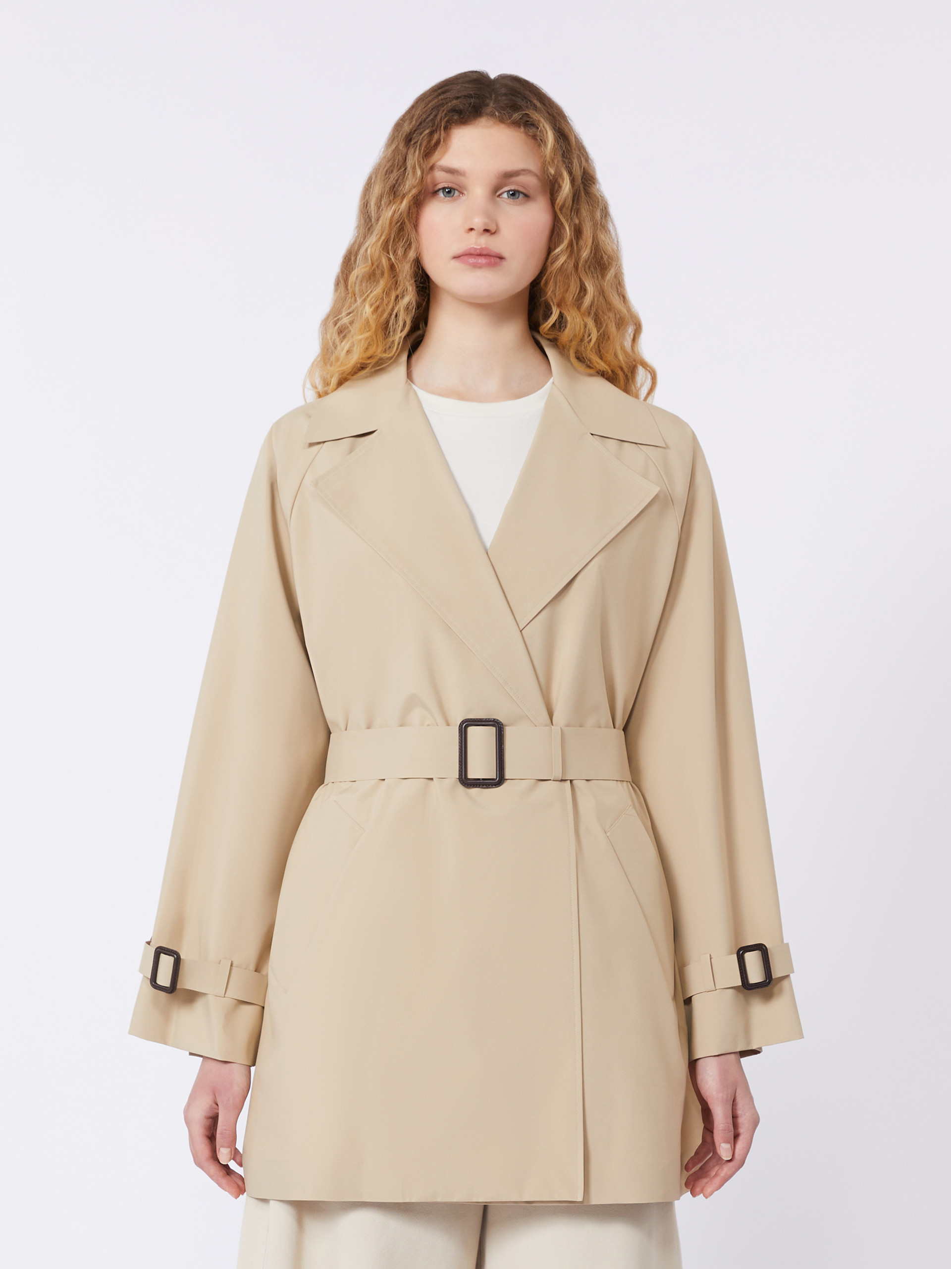 Short trench coat in water-repellent canvas, beige | Weekend Max Mara