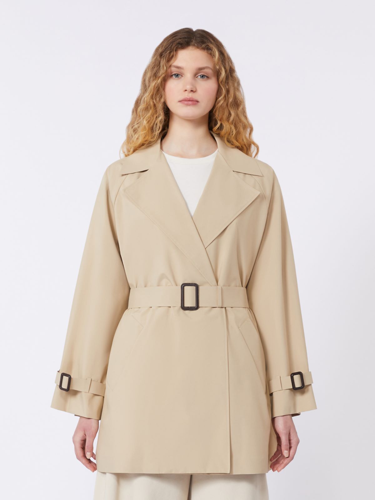 Trench Court ONLY Carmakoma Pour Femme - Coupe Cintrée, Col à Revers, Double Boutonnage