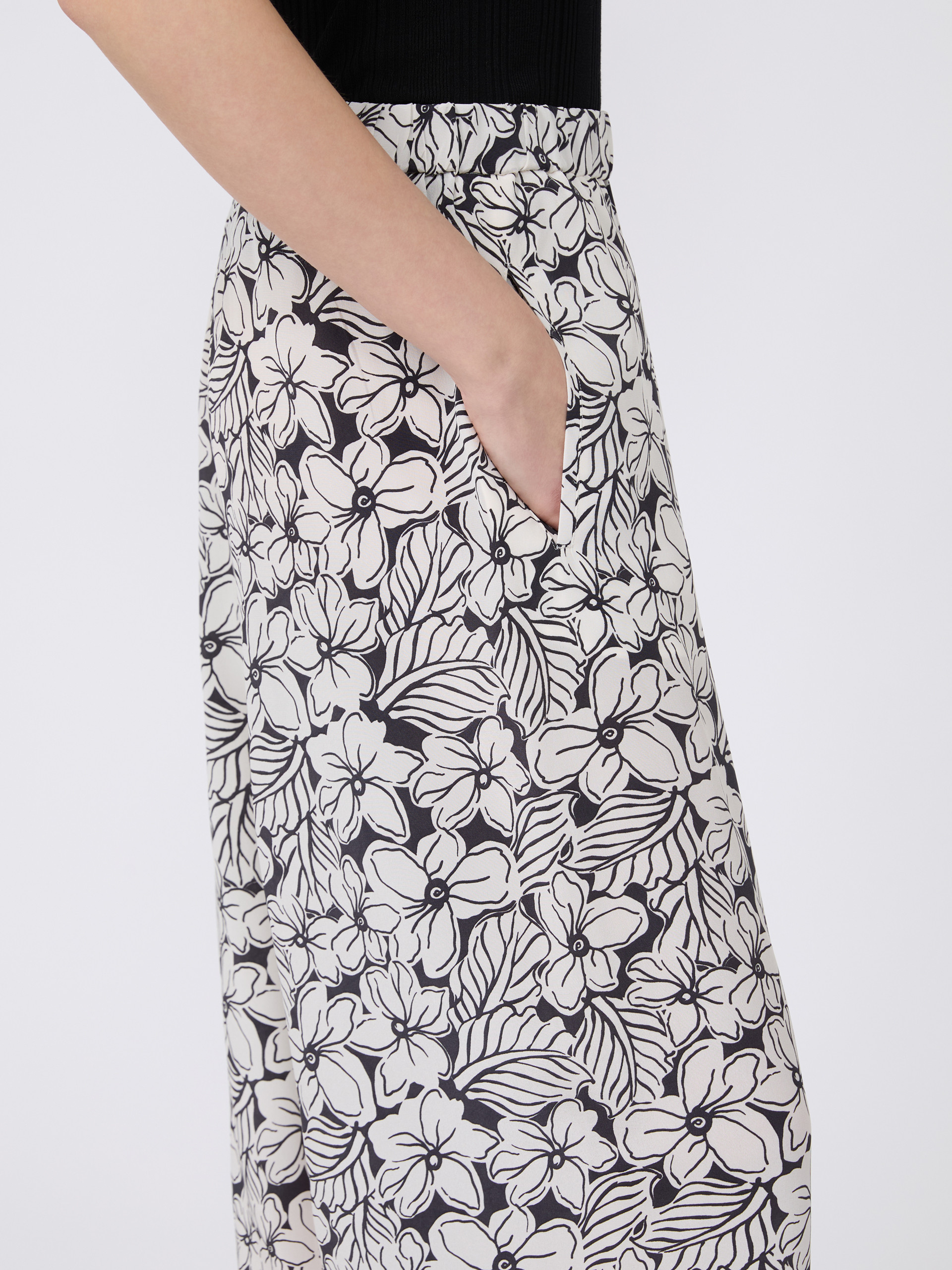 Printed crêpe de Chine trousers - BLACK - Weekend Max Mara - 4