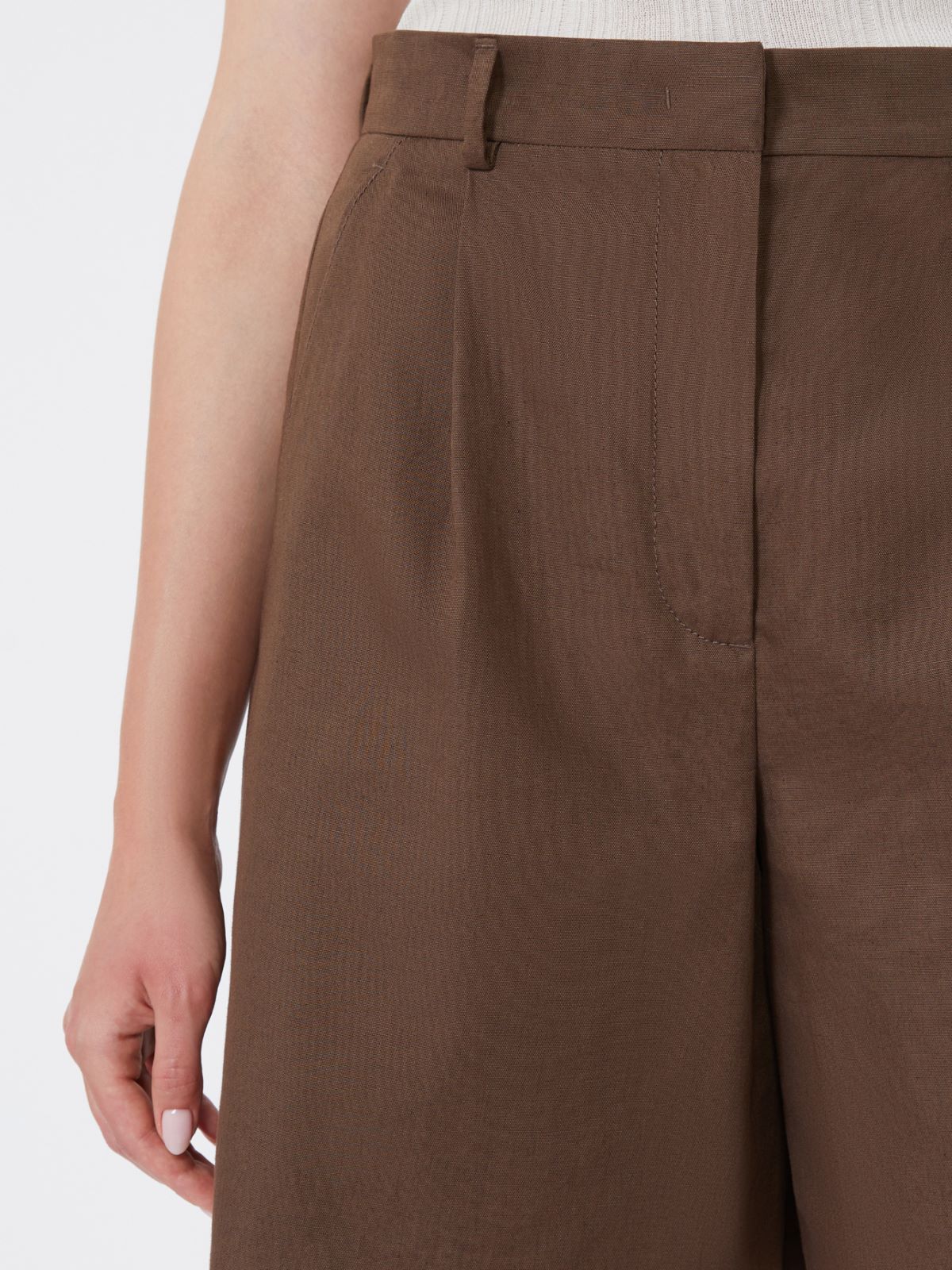 Cotton and linen canvas Bermuda shorts - CHOCOLATE - Weekend - 4