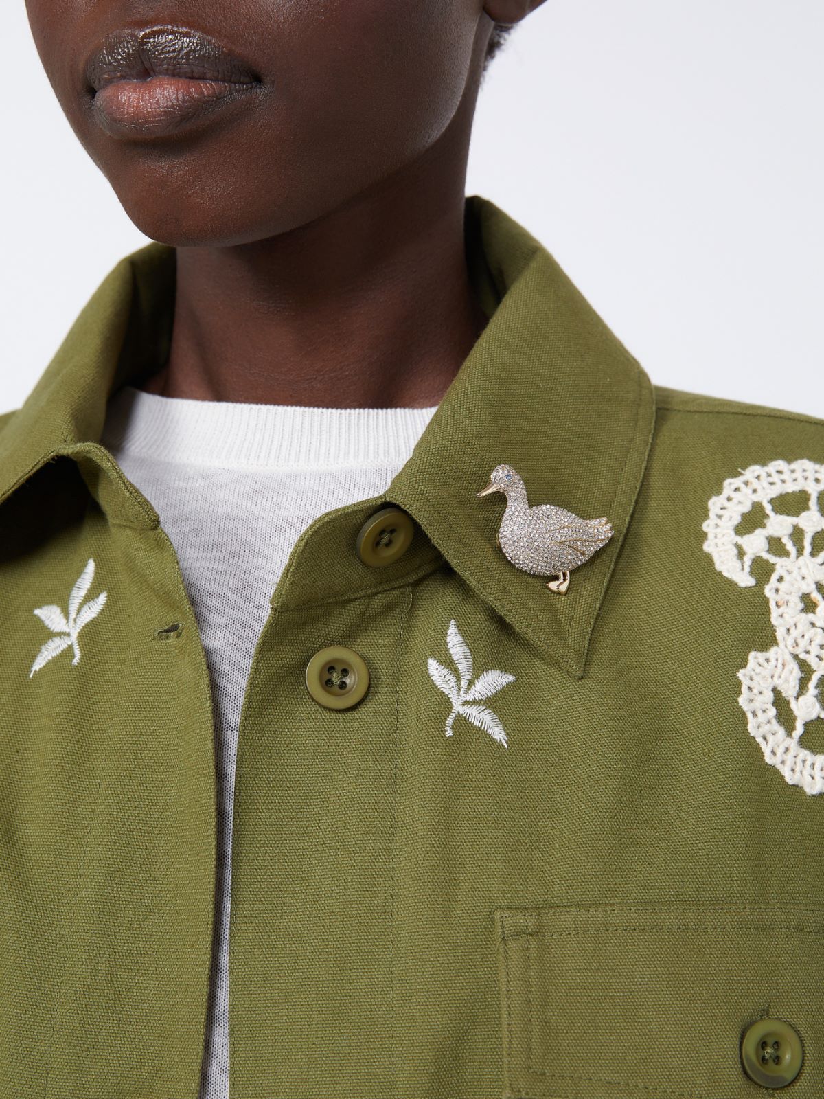 Metal brooch with rhinestones - OPTICAL WHITE - Weekend - 4