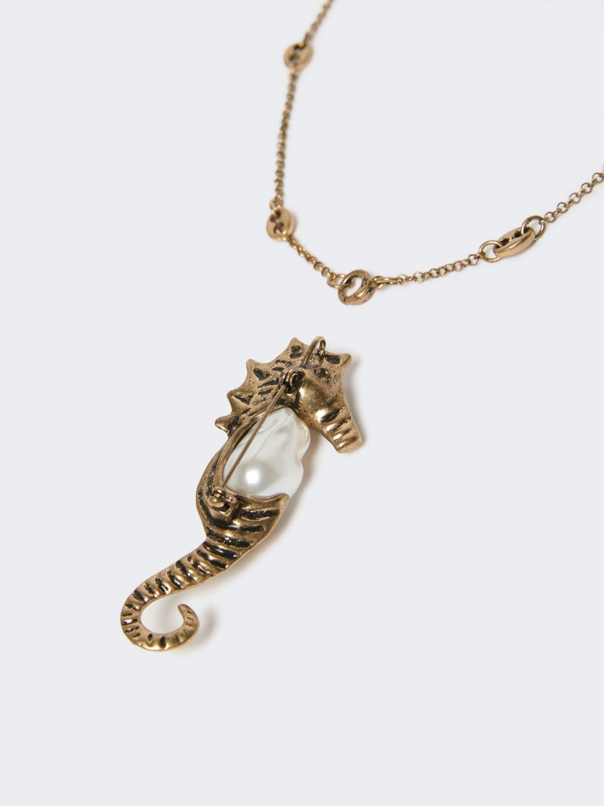 Metallic necklace with pin pendant - GOLD - Weekend - 2