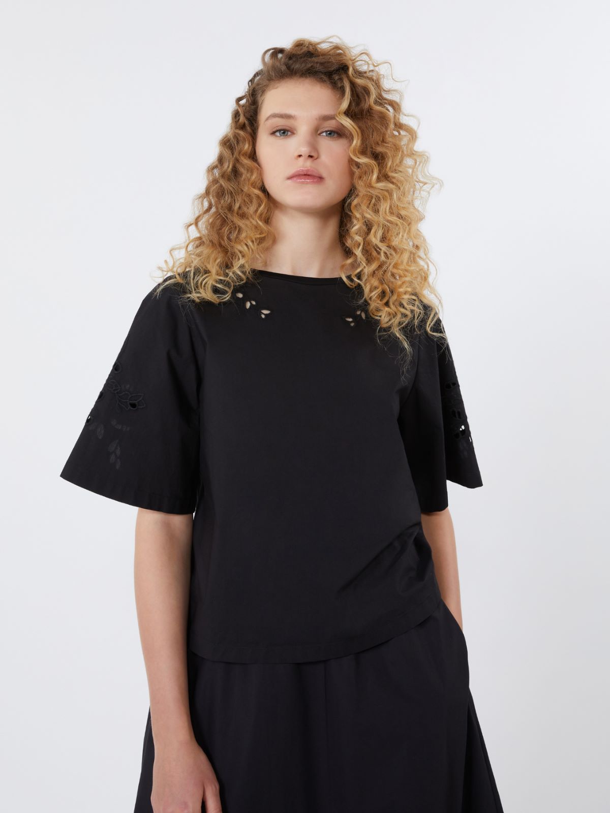 Cotton-poplin top with embroideries - BLACK - Weekend - 4